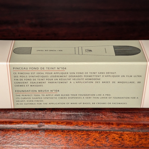 New in box Bachca Paris foundation brush - Picture 4 of 6